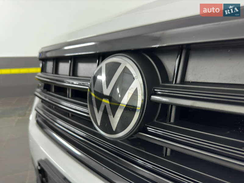 Внедорожник / Кроссовер Volkswagen Touareg 2021 в Казатине