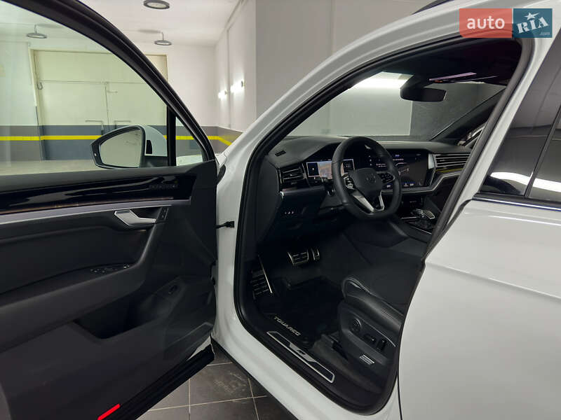 Внедорожник / Кроссовер Volkswagen Touareg 2021 в Казатине