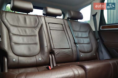 Позашляховик / Кросовер Volkswagen Touareg 2011 в 
