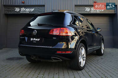 Позашляховик / Кросовер Volkswagen Touareg 2011 в 