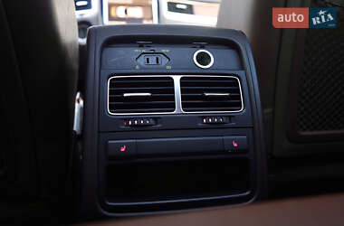 Позашляховик / Кросовер Volkswagen Touareg 2011 в 