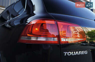 Позашляховик / Кросовер Volkswagen Touareg 2011 в 