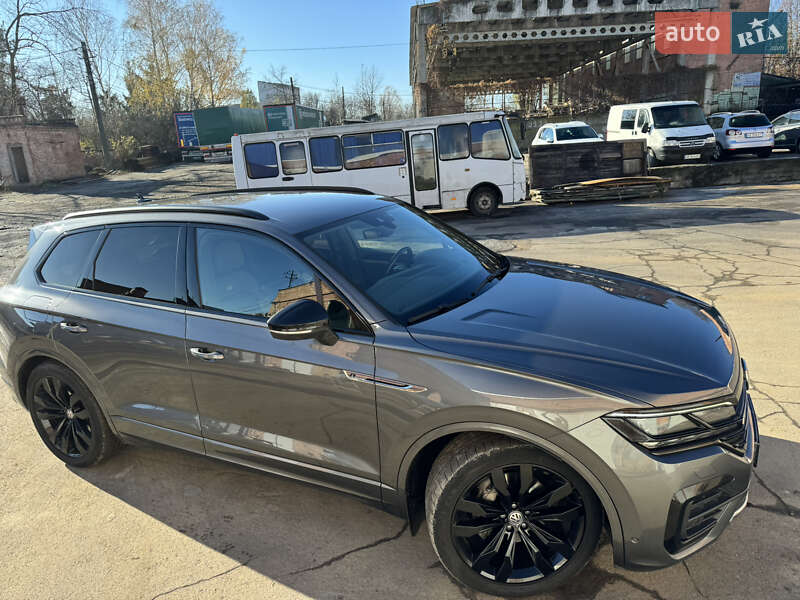 Позашляховик / Кросовер Volkswagen Touareg 2019 в Вінниці