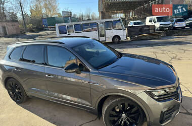 Внедорожник / Кроссовер Volkswagen Touareg 2019 в 