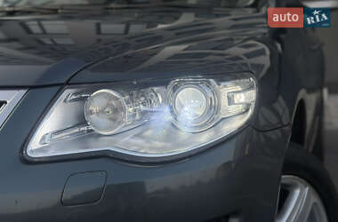 Позашляховик / Кросовер Volkswagen Touareg 2008 в 