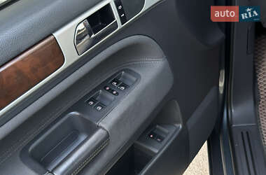 Позашляховик / Кросовер Volkswagen Touareg 2008 в 