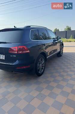 Позашляховик / Кросовер Volkswagen Touareg 2011 в 