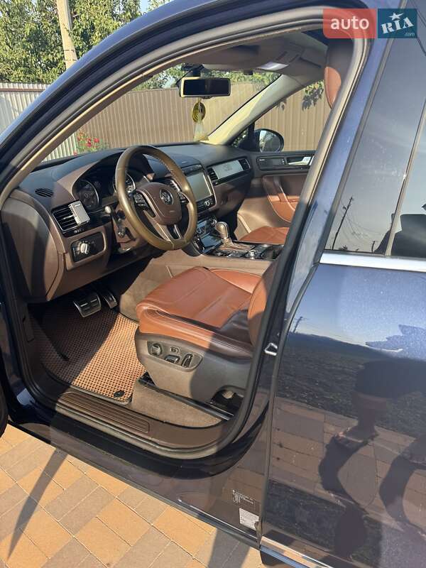 Внедорожник / Кроссовер Volkswagen Touareg 2011 в Ракитном