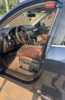 Позашляховик / Кросовер Volkswagen Touareg 2011 в 