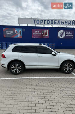 Внедорожник / Кроссовер Volkswagen Touareg 2013 в 