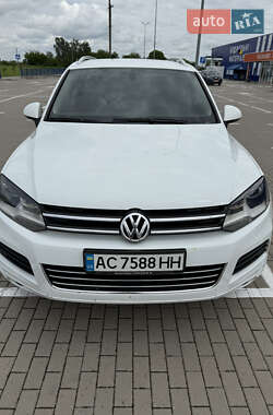 Внедорожник / Кроссовер Volkswagen Touareg 2013 в 