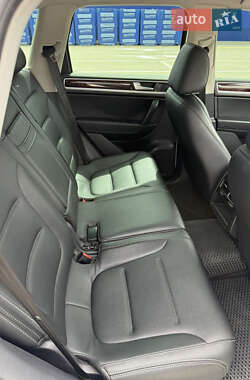 Внедорожник / Кроссовер Volkswagen Touareg 2013 в 