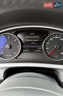 Внедорожник / Кроссовер Volkswagen Touareg 2013 в 