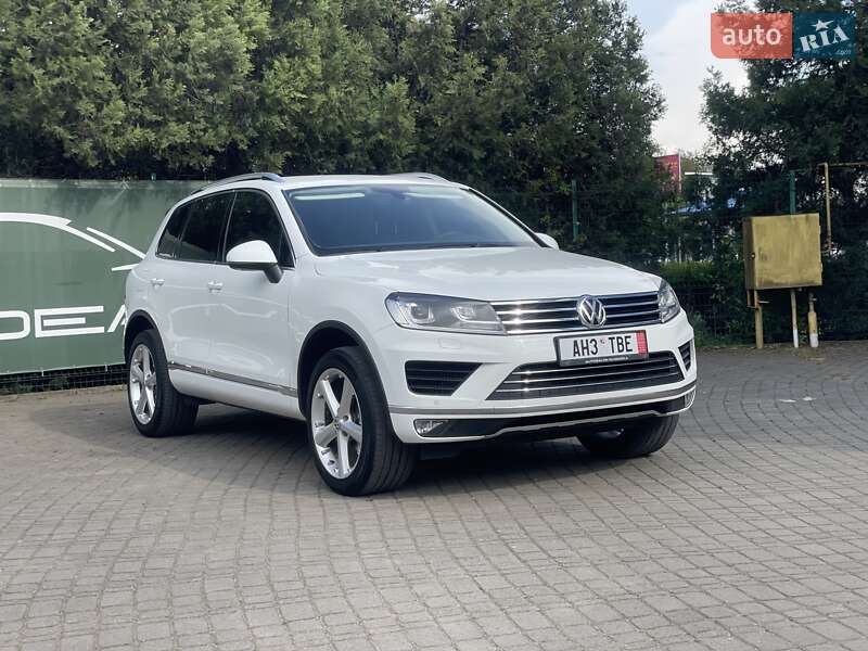 Внедорожник / Кроссовер Volkswagen Touareg 2017 в 