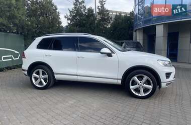 Внедорожник / Кроссовер Volkswagen Touareg 2017 в 
