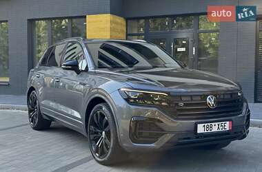 Позашляховик / Кросовер Volkswagen Touareg 2018 в 