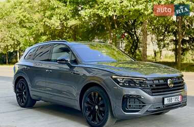 Позашляховик / Кросовер Volkswagen Touareg 2018 в 