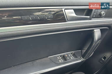 Внедорожник / Кроссовер Volkswagen Touareg 2017 в 