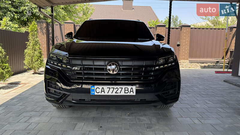 Внедорожник / Кроссовер Volkswagen Touareg 2019 в 