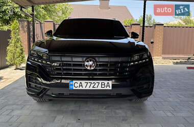 Внедорожник / Кроссовер Volkswagen Touareg 2019 в 