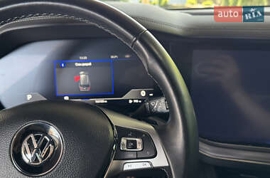 Внедорожник / Кроссовер Volkswagen Touareg 2019 в 