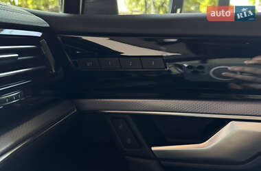 Внедорожник / Кроссовер Volkswagen Touareg 2019 в 