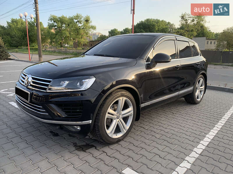 Внедорожник / Кроссовер Volkswagen Touareg 2015 в Виннице