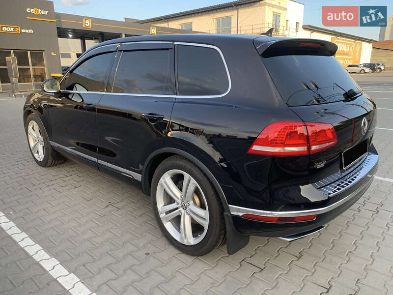 Внедорожник / Кроссовер Volkswagen Touareg 2015 в Виннице
