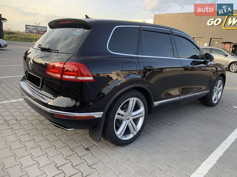 Внедорожник / Кроссовер Volkswagen Touareg 2015 в Виннице
