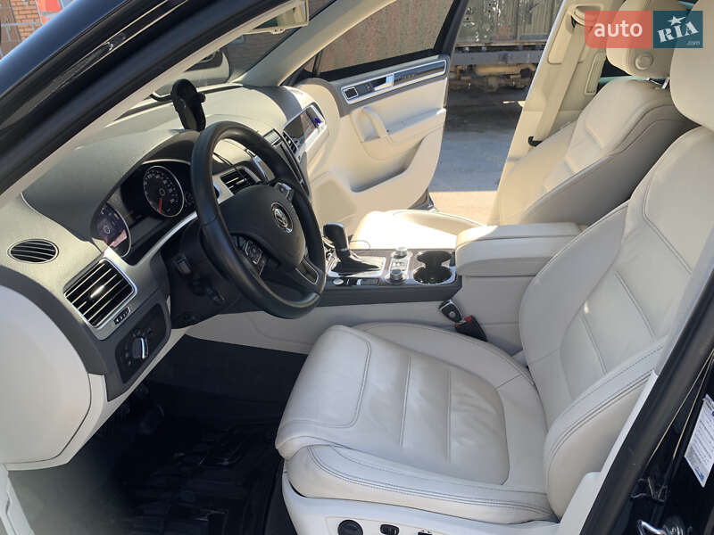 Внедорожник / Кроссовер Volkswagen Touareg 2015 в Виннице