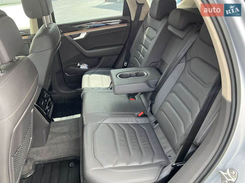 Внедорожник / Кроссовер Volkswagen Touareg 2018 в Львове