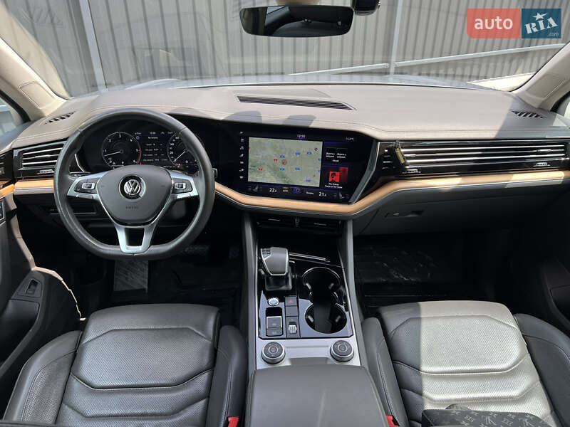 Внедорожник / Кроссовер Volkswagen Touareg 2018 в Львове