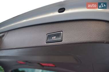 Внедорожник / Кроссовер Volkswagen Touareg 2012 в 