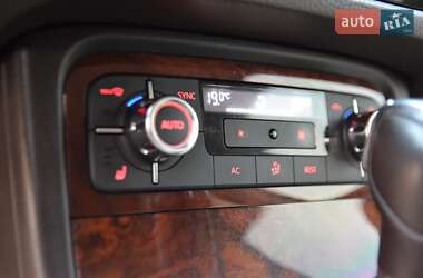 Внедорожник / Кроссовер Volkswagen Touareg 2012 в 