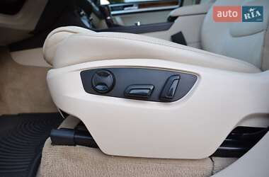 Внедорожник / Кроссовер Volkswagen Touareg 2012 в 