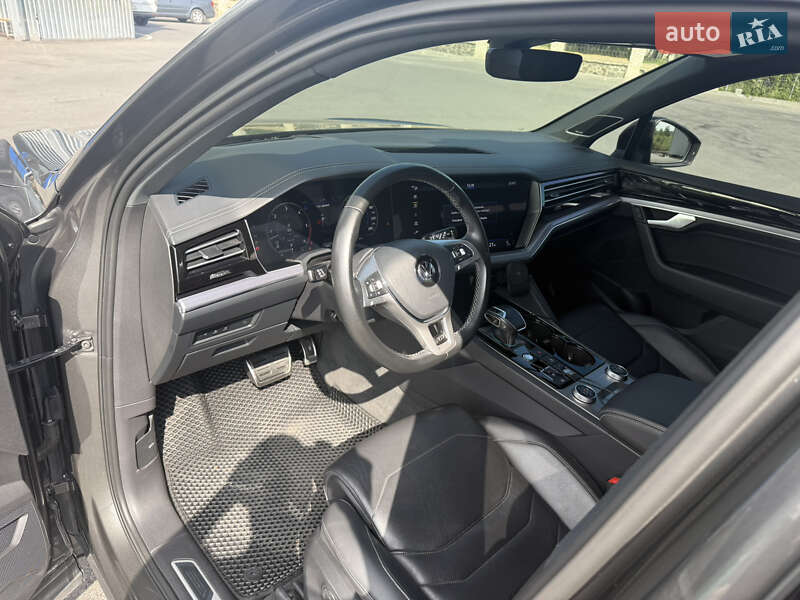 Позашляховик / Кросовер Volkswagen Touareg 2019 в Вінниці