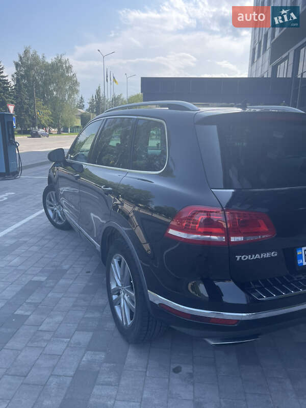 Внедорожник / Кроссовер Volkswagen Touareg 2014 в Городке