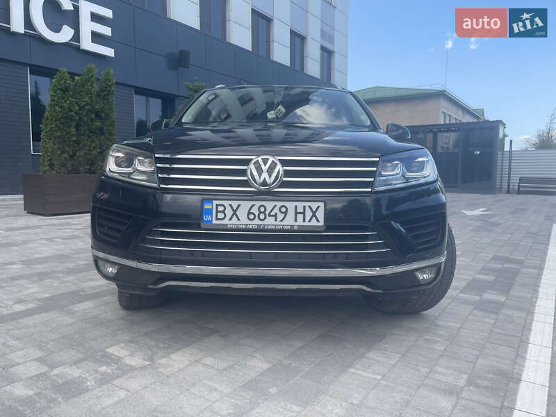 Внедорожник / Кроссовер Volkswagen Touareg 2014 в Городке