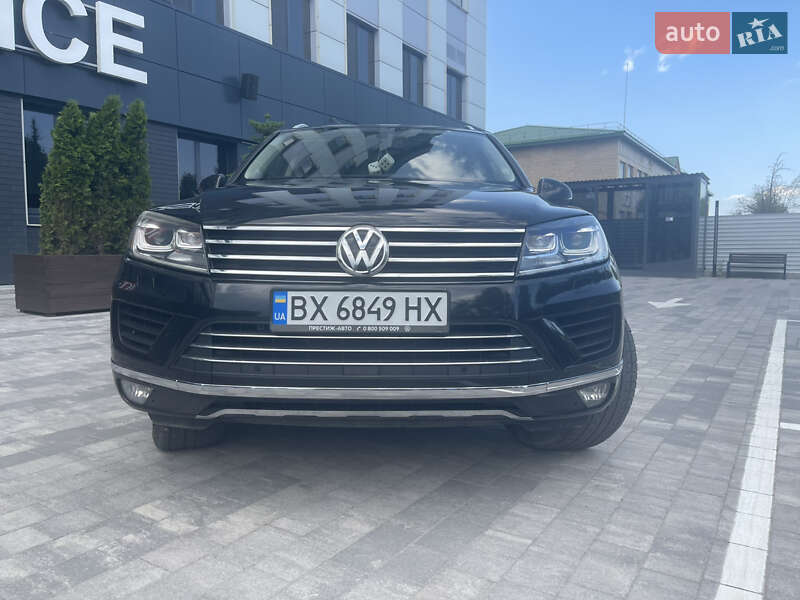 Внедорожник / Кроссовер Volkswagen Touareg 2014 в Городке