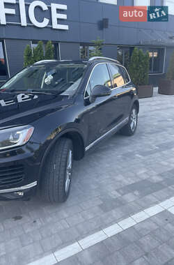 Внедорожник / Кроссовер Volkswagen Touareg 2014 в 