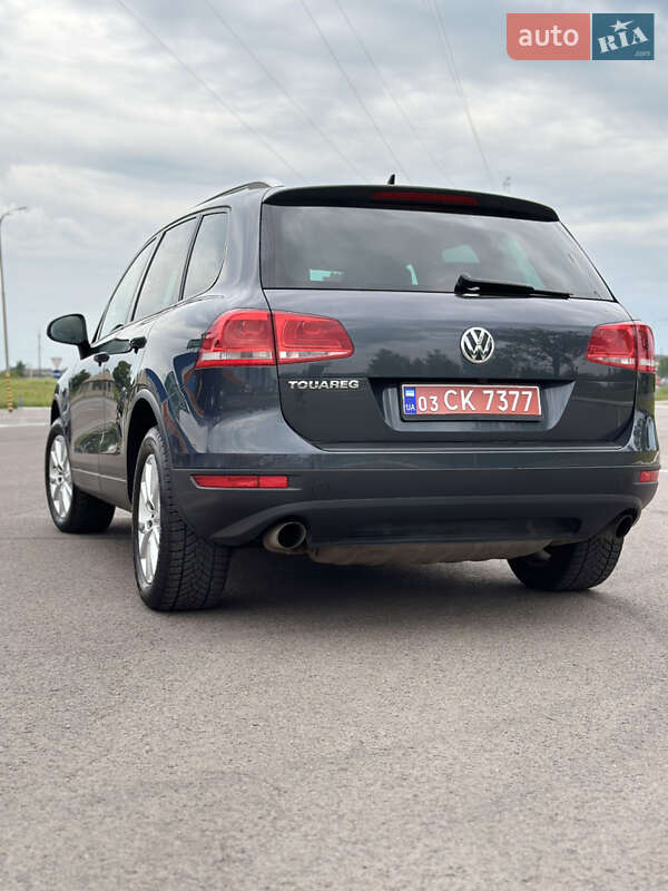 Внедорожник / Кроссовер Volkswagen Touareg 2012 в Луцке