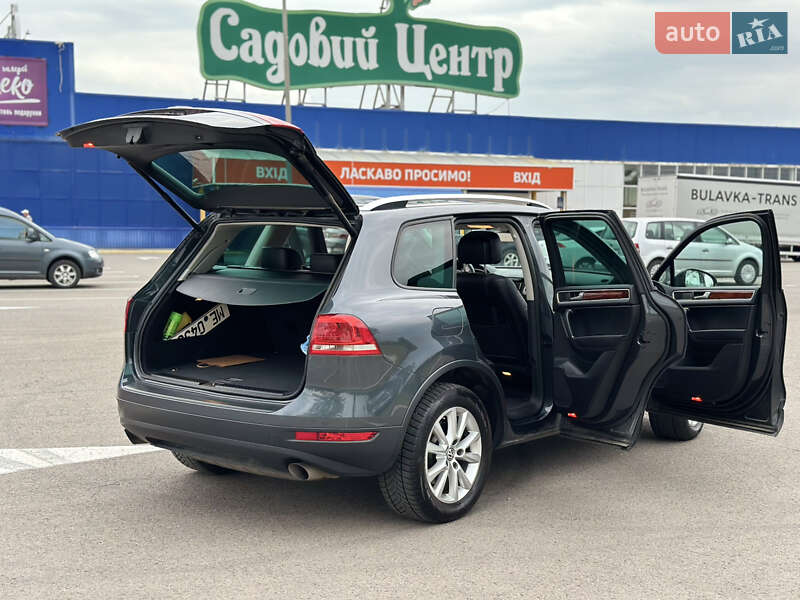 Внедорожник / Кроссовер Volkswagen Touareg 2012 в Луцке