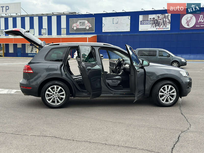 Внедорожник / Кроссовер Volkswagen Touareg 2012 в Луцке