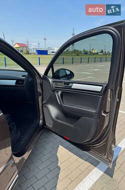 Внедорожник / Кроссовер Volkswagen Touareg 2010 в 