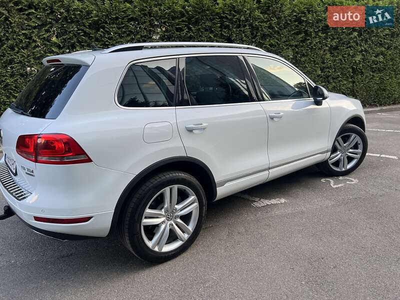 Внедорожник / Кроссовер Volkswagen Touareg 2014 в Киеве