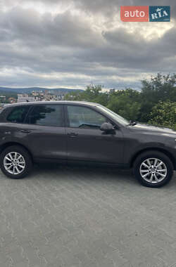 Внедорожник / Кроссовер Volkswagen Touareg 2012 в 