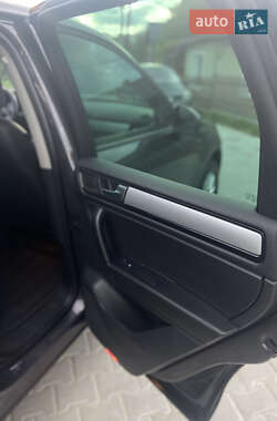 Внедорожник / Кроссовер Volkswagen Touareg 2012 в 