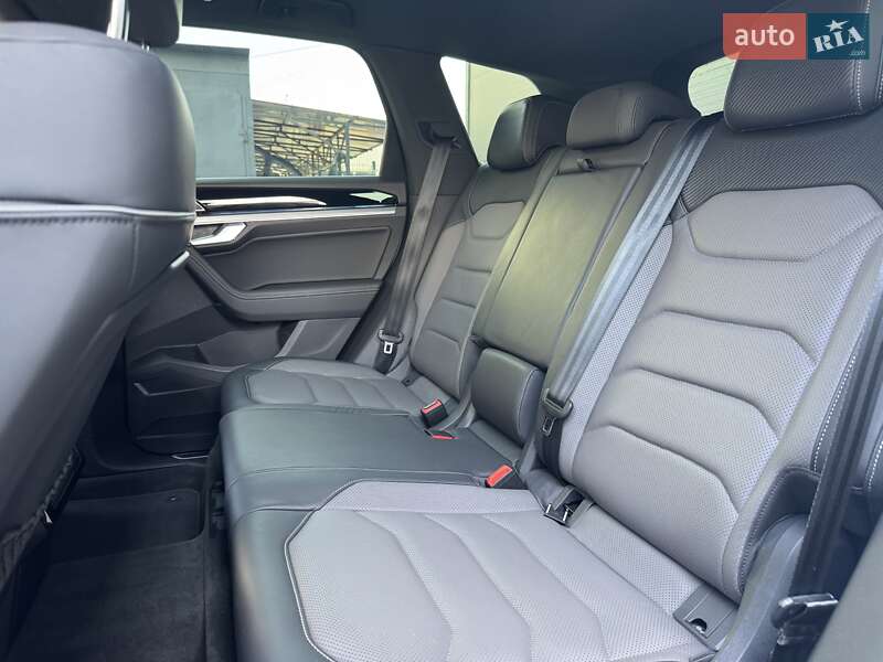 Внедорожник / Кроссовер Volkswagen Touareg 2018 в Черновцах