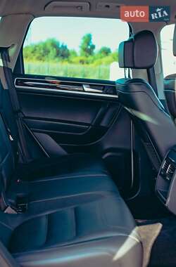 Внедорожник / Кроссовер Volkswagen Touareg 2013 в 