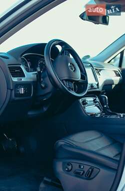 Внедорожник / Кроссовер Volkswagen Touareg 2013 в 